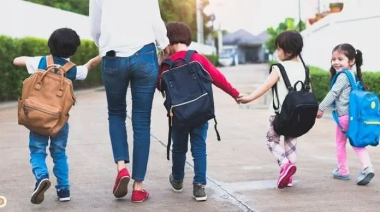 Hari Pertama Sekolah dari Dulu sampai Sekarang, Tradisi yang Terus Berubah