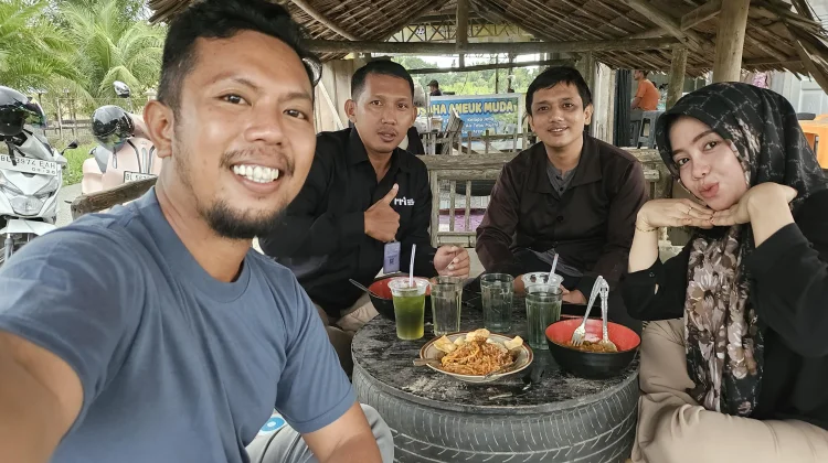 Senyum dan Tawa, Terapi Sederhana untuk Mengurangi Stres