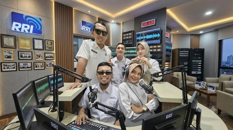 Menjadi Penyiar, Hobi Menyenangkan yang Dibayar dan Melatih Public Speaking