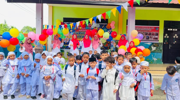 TK Negeri 13 Kaway XVI Aceh Barat Ikuti MPLS Bertema "Sekolahku Ceria"