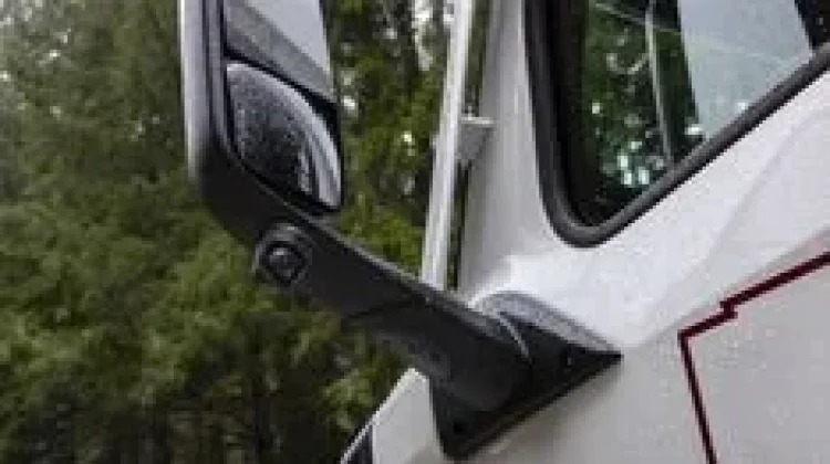 Blind Spot Kendaraan Besar, Ancaman yang Sering Tak Disadari Pemotor