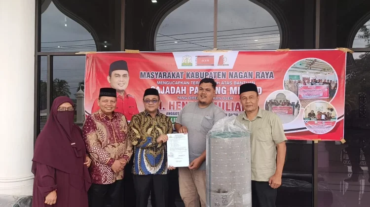 Hendri Muliana Salurkan 1500 Meter Karpet Sajadah untuk 25 Masjid di Nagan Raya