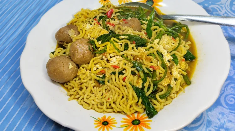 Resep Mie Kangkung Belacan, Menu Rumahan yang Gurih dan Mudah