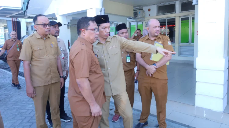Bupati Tarmizi Serahkan SK Dewan Pengawas RSUD Cut Nyak Dhien
