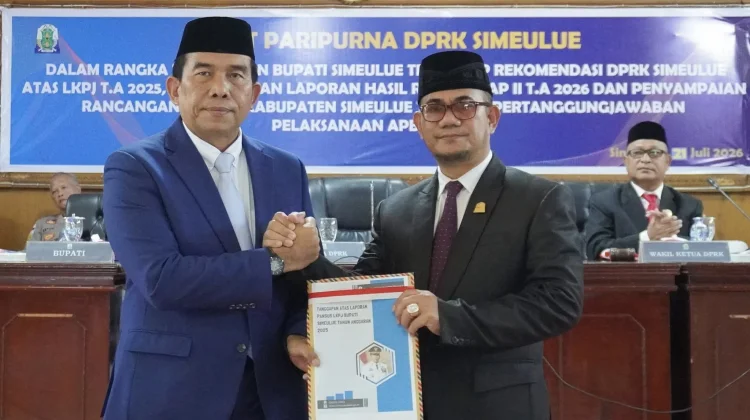 Bupati Simeulue Hadiri Paripurna DPRK Bahas LKPJ dan APBK 2025
