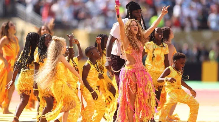 200.000 Kristal Hiasi Busana Shakira di Final Piala Dunia 2026