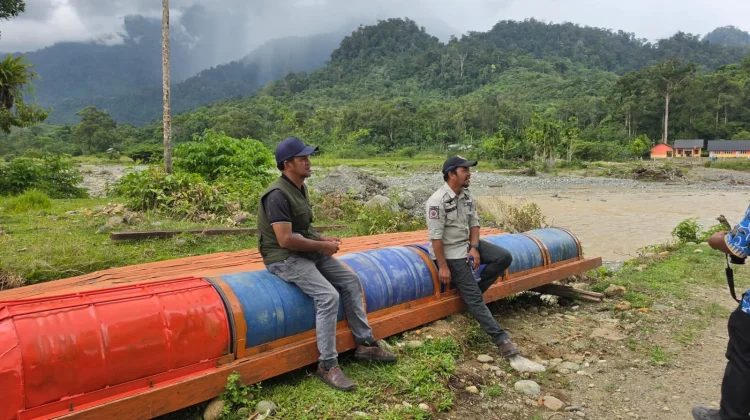 BPBD Aceh Barat Siapkan Rakit Penyeberangan untuk Warga Sikundo