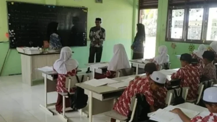 Camat Panton Reu Kabupaten Aceh Barat Tinjau SD Negeri Mugo Rayeuk