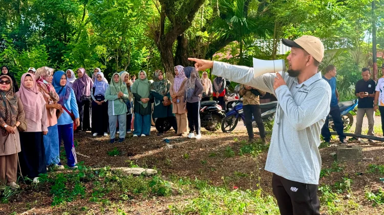 ASN Aceh Barat Bersihkan Pantai Ujung Karang, Ajak Warga Peduli Sampah