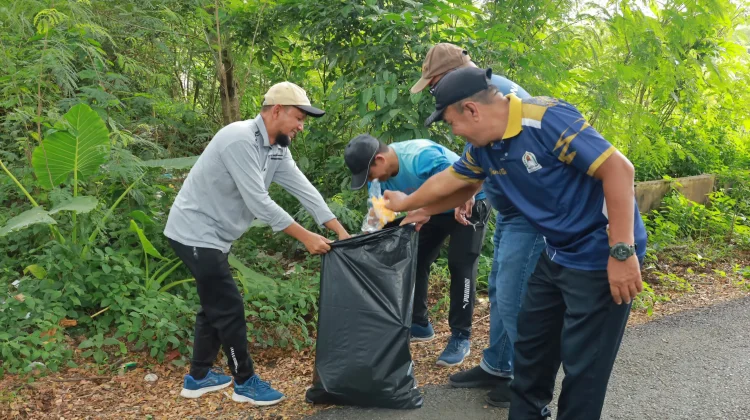 Pemkab Aceh barat gelar gotong royong ASN