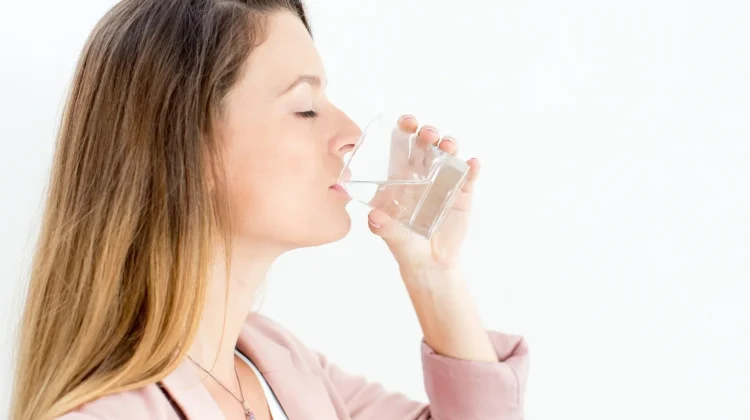 Berapa Banyak Air Putih yang Perlu Diminum Setiap Hari?
