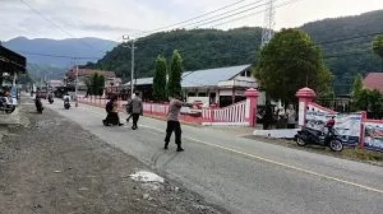 Personel Polres Aceh Selatan Kamseltibcarlantas di Zona Sekolah