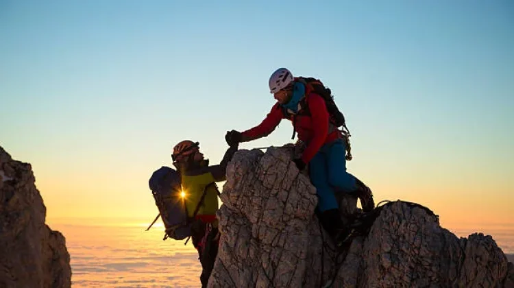 Mengapa Banyak Pendaki Gagal Mencapai Puncak? Ini Penyebabnya