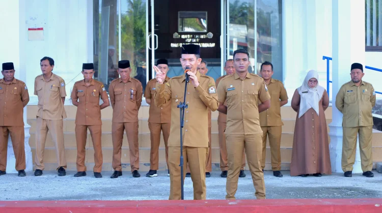 Para Tenaga Pendidikan  Dapat Arahan Bupati Tarmizi