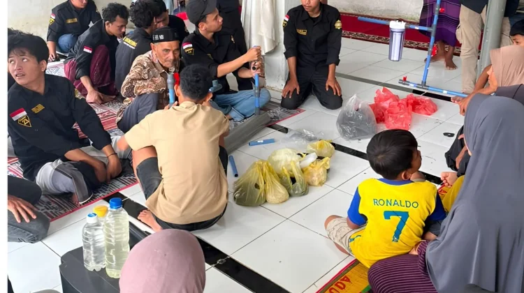 Mahasiswa UTU Meulaboh dan Masyarakat Desa Pasi Birah Merakit Filter Air Bersih