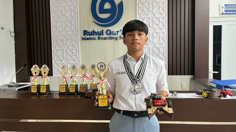 Putra Abdya, M. Ihsan Yazid Wahyudi Raih  Penghargaan Robotik Nasional
