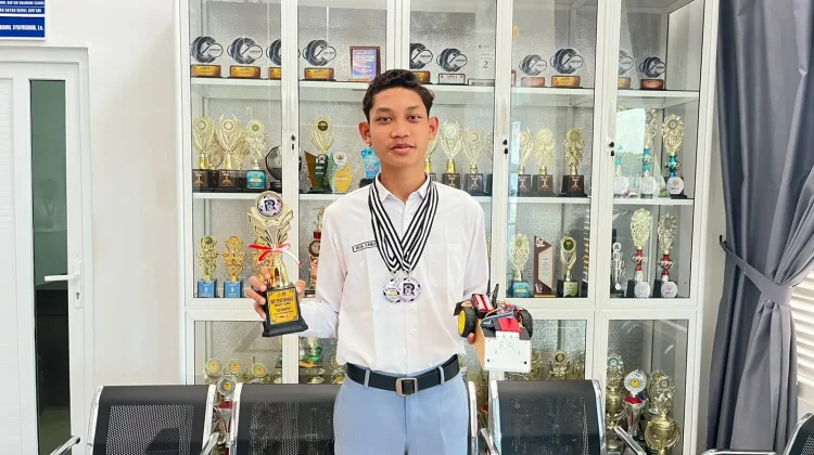 Reza Fahlevi Raih Penghargaan Robotik Nasional Bersama Tim Dayah Ruhul Qur'ani