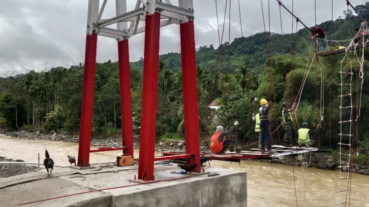 Kodim 0116/Nara Bangun Jembatan Gantung di Kecamatan Beutong Ateuh Banggalang