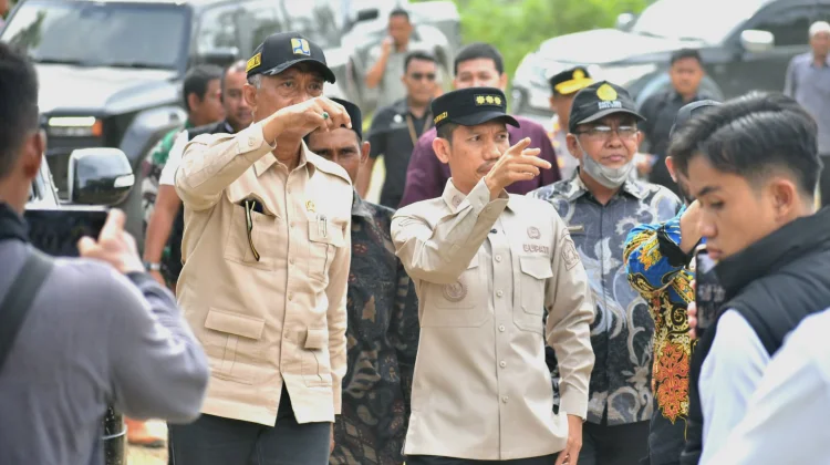 Menteri PU Tinjau Jembatan Sikundo Yang Putus Akibat Bencana