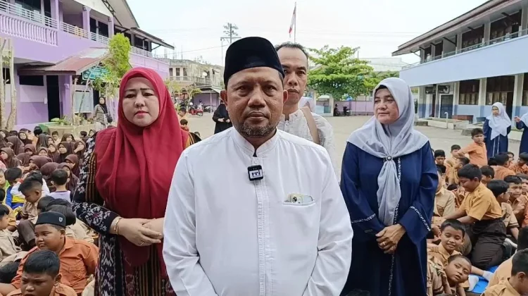 Kadisdik Aceh Barat Pantau Pengajian Jumat, Perkuat Karakter Islami