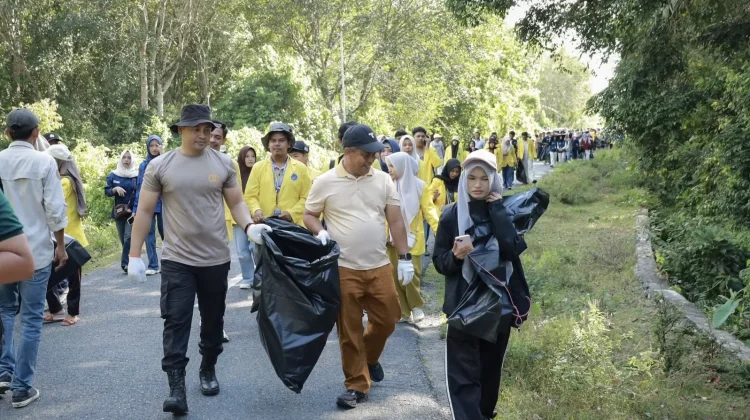 Ratusan Pemuda Ambil Peran dalam Aksi Bersih Sambut HUT Ke-81 RI di Aceh Barat