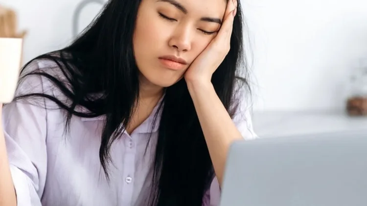 Cara Menghilangkan Ngantuk saat Bekerja agar Tetap Produktif