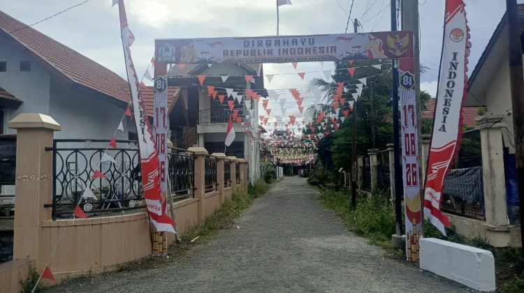 Sambut HUT Kemerdekaan RI, Warga Drien Rampak Hiasi Lingkungan Ornamen Merah Putih