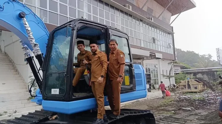 Bantuan Excavator KKP Difokuskan Pulihkan Tambak Kelompok Nelayan di Aceh Barat