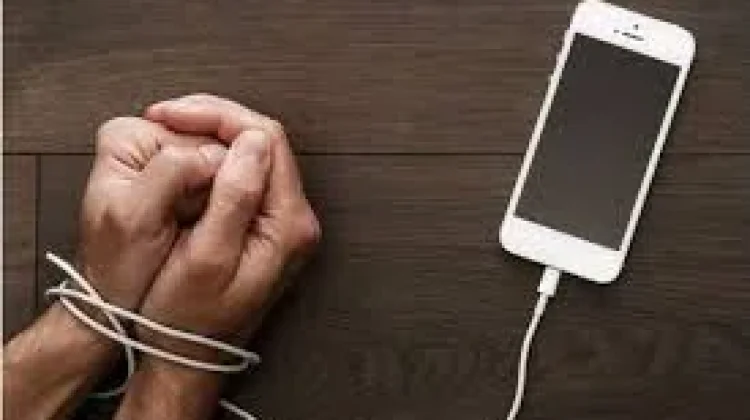 Pentingnya Membatasi Waktu Menatap Layar Digital Setiap Hari