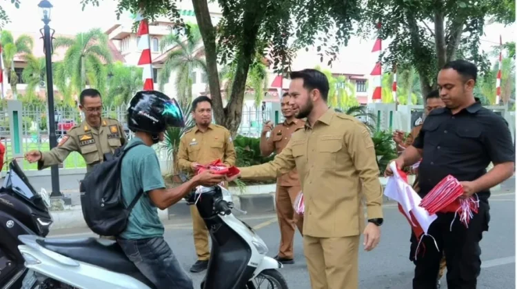 Pemkab Aceh Barat Bagikan 2.225 Bendera jelang HUT KE-81 Republik Indonesia
