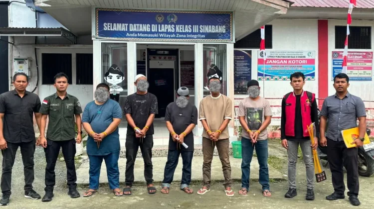 Satreskrim Serahkan 10 Tersangka Pemalsuan dan Penadahan ke Kejari Simeulue