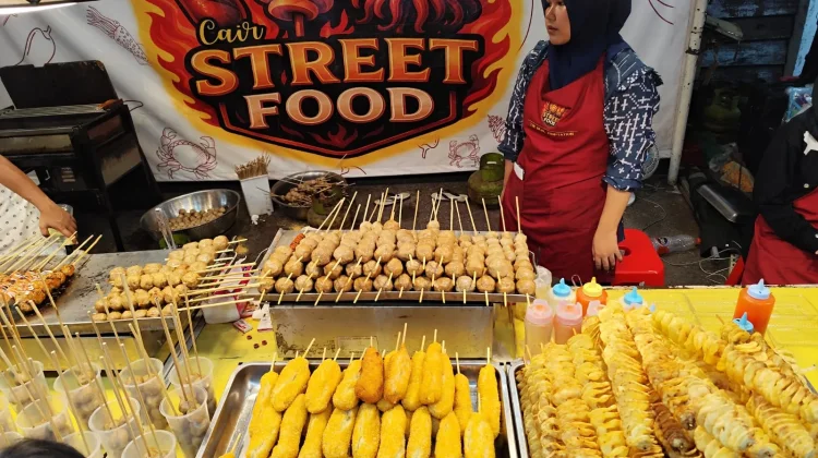 Jajanan Kekinian Pasar Malam Diserbu Anak Gen Z