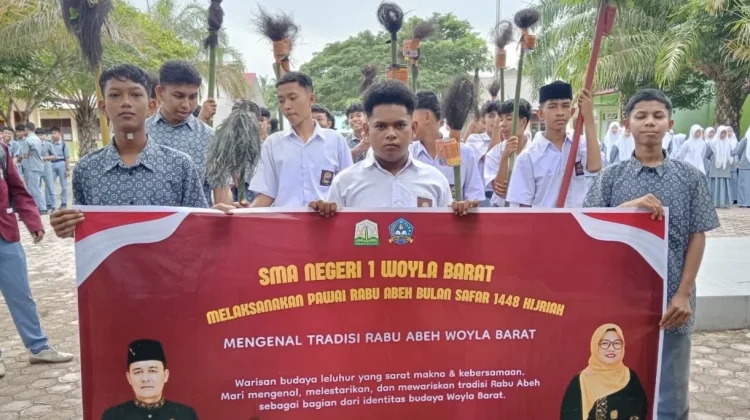 Lestarikan Kearifan Lokal, SMA Negeri 1 Woyla Barat Gelar Pawai 'Rabu Abeh'