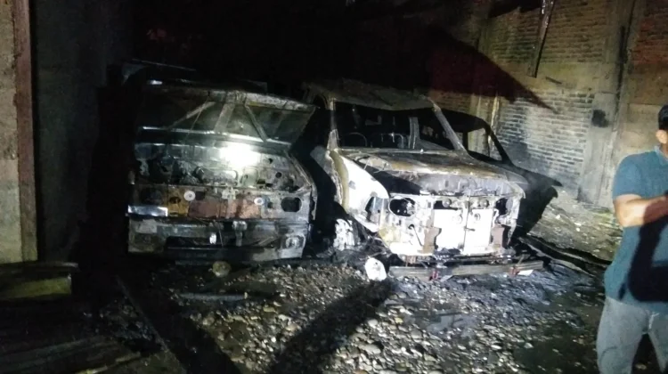 Kebakaran Satu Unit Rumah dan Dua Mobil Hangus Terbakar di Abdya