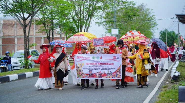 Pemkab Nagan Raya Gelar Pawai Karnaval HUT ke-81 RI, yang Diikuti 1.545 Pelajar