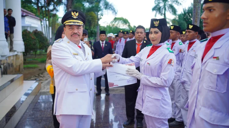 Bupati TRK Pimpin Upacara Penurunan Bendera HUT ke-81 RI di Nagan Raya