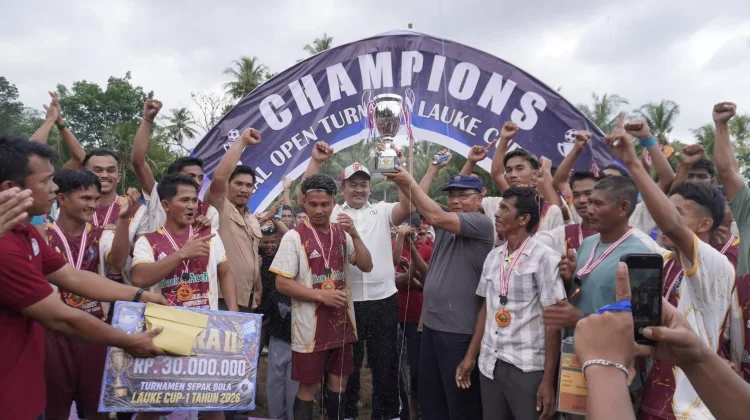 Bupati Simeulue Tutup Lauke Cup I dan Serahkan Hadiah Juara
