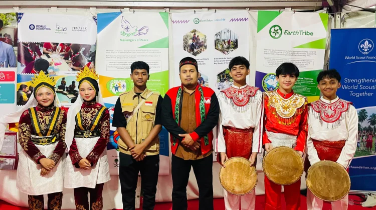 Kamad MTs Ruhul Qurani sambangi peserta Jamanas di Cibubur