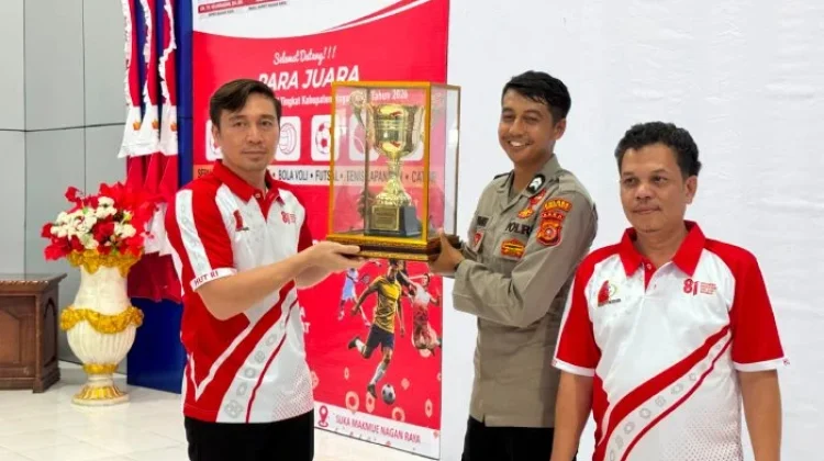 Disparpora Nagan Raya Serahkan Hadiah Lomba HUT ke-81 RI