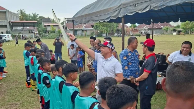 Bupati Aceh Jaya Dukung Pembinaan Sepak Bola Usia Dini