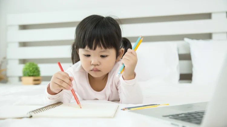 Cara Meningkatkan Semangat Anak Menulis Alpabet di Rumah
