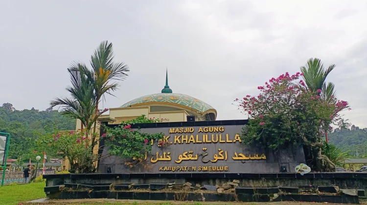 Mendikdasmen RI Shalat Dzuhur Berjamaah di Masjid Agung Tgk Khalilullah Simeulue