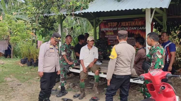 Babinsa dan Bhabinkamtibmas Abdya Gelar Sosialisasi Karhutla di Desa Binaan