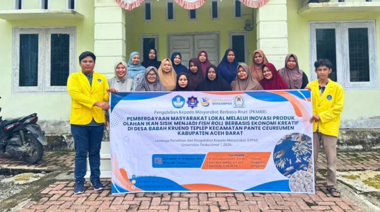 Dosen UTU Latih Warga Pante Ceureumen Olah Ikan Sisik Jadi Fish Roll