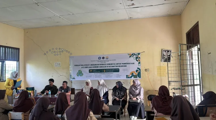 Dosen UTU Latih Siswa Kelola Sampah dan Kenalkan Ekonomi Sirkular