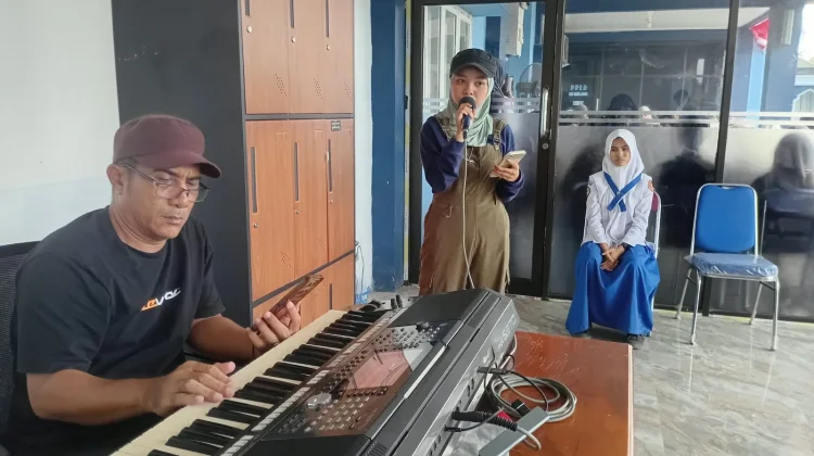Peserta Bintang Radio Matangkan Penampilan lewat Uji Vokal