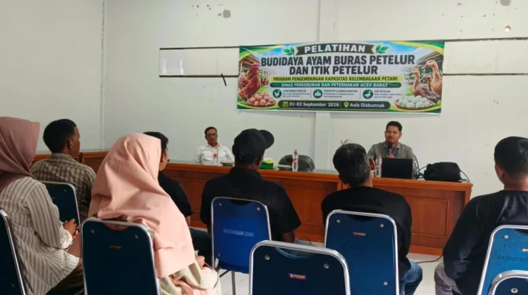 Disbunnak Aceh Barat Latih Warga Budidaya Ayam dan Itik Petelur