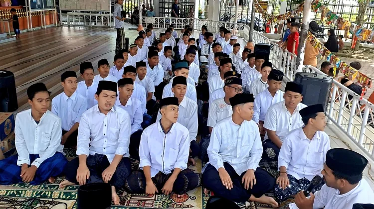 Gampong Ujong Baroh Rayakan Maulid Nabi Muhammad,Hadirkan Grub Zikir Santri Dayah