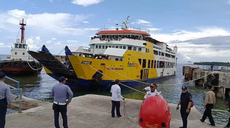 KMP Teluk Sinabang Terombang-ambing Delapan Jam Berhasil Dievakuasi