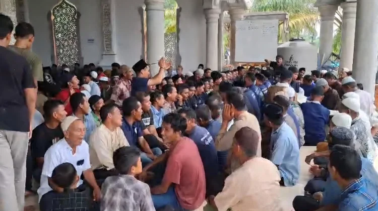 Gampong Seumantok Gelar Kanduri Maulid, 11 Desa Hadiri Jamuan